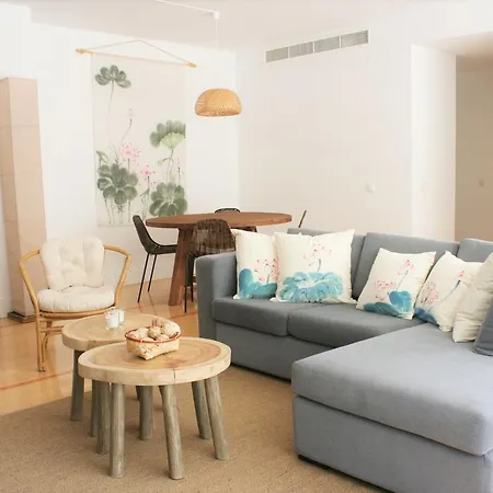 Charming 5 Min Walk *