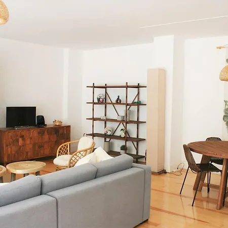 Апартаменты Charming 5 Min Walk