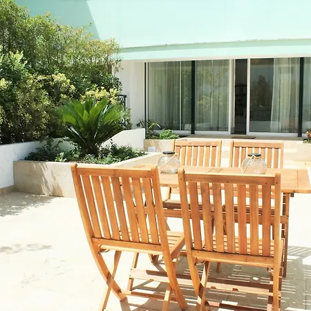 Charming 5 Min Walk Апартаменты