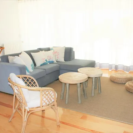 Charming 5 Min Walk Апартаменты *