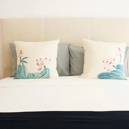 Charming 5 Min Walk *