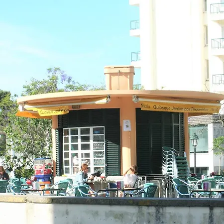 Апартаменты Charming 5 Min Walk *